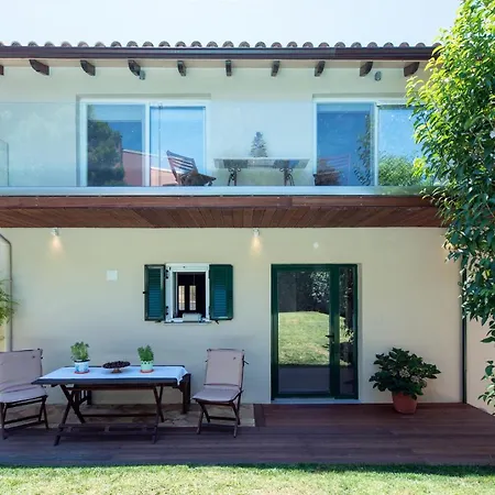 Spitaki Pool House *