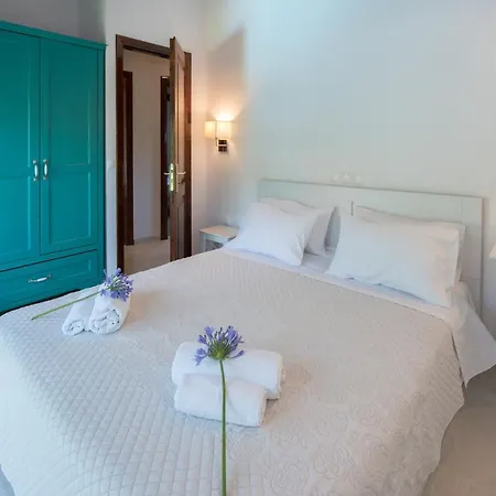 Spitaki Pool House *