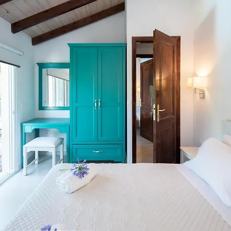 Spitaki Pool House